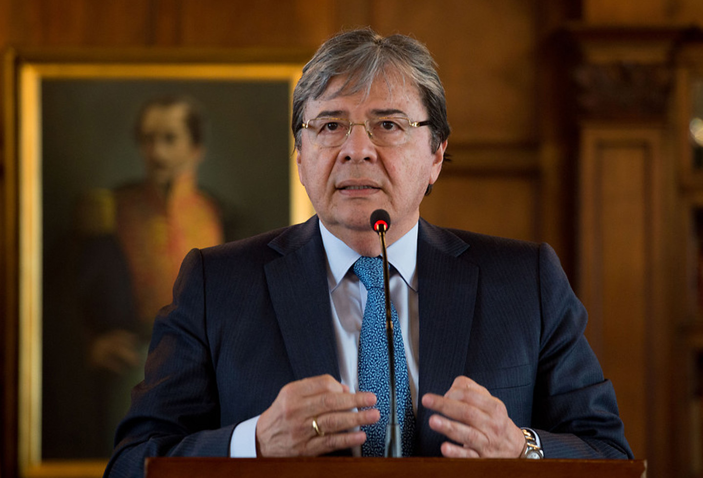 CARLOS HOLMES TRUJILLO