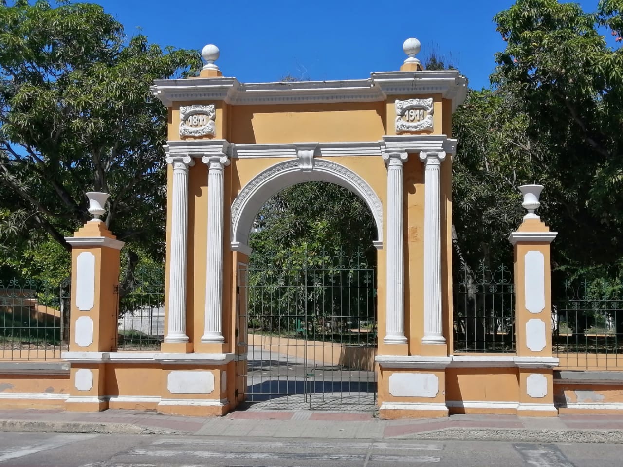 CENTENARIO CERRADO