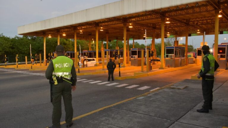 POLICIA EN LOS PEAJES