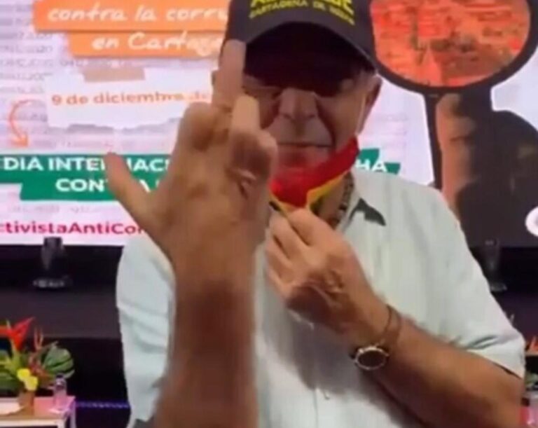 DAU-HACIENDO-PISTOLA