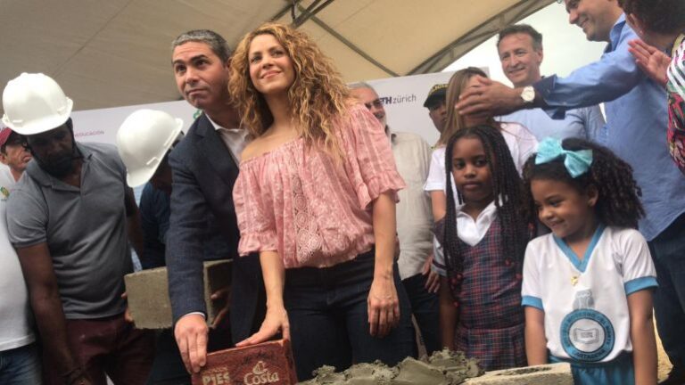 SE LE EMBOLATO EL COLEGIO A SHAKIRA