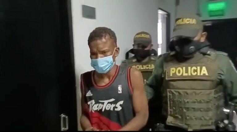 CAPTURADO CON POLICIA