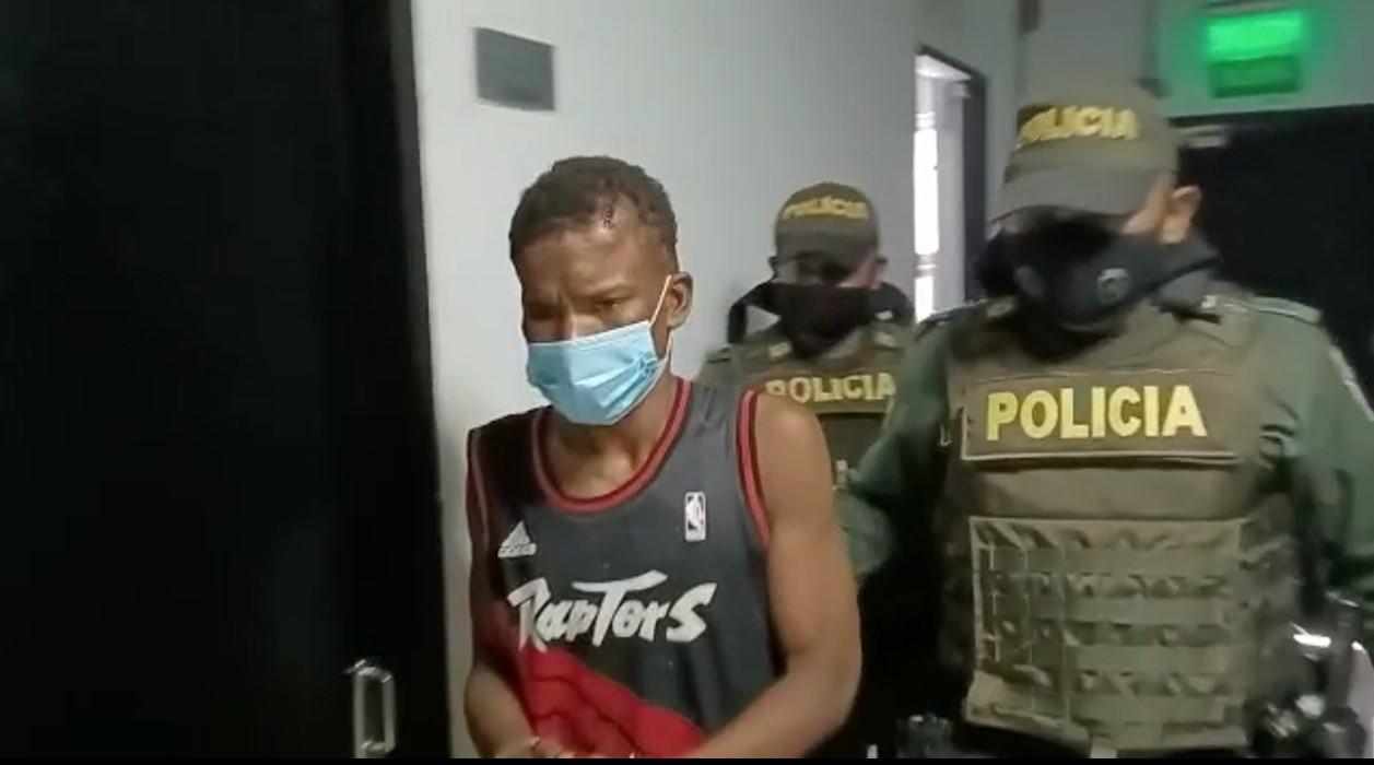 CAPTURADO CON POLICIA