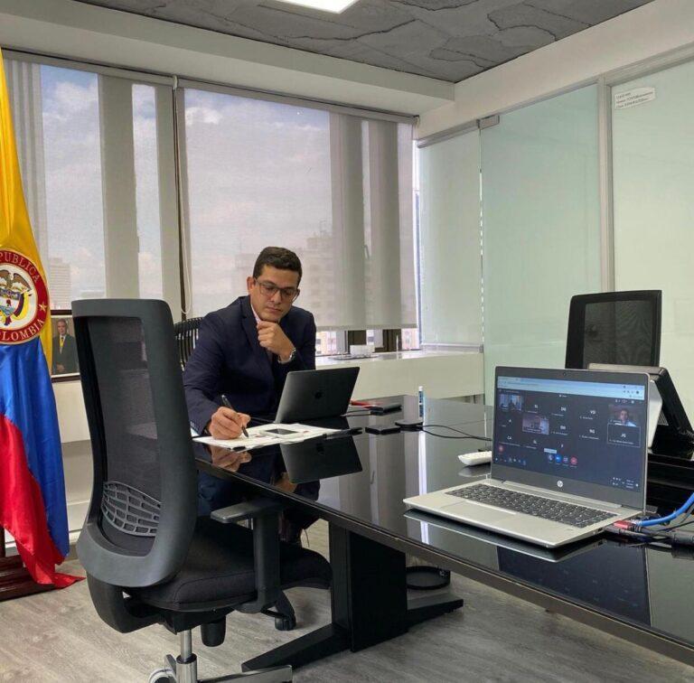IRVIN-EN-LA-OFICINA