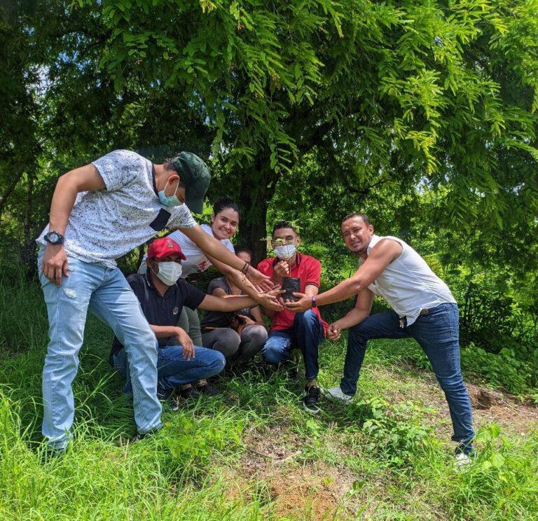 JOVENES