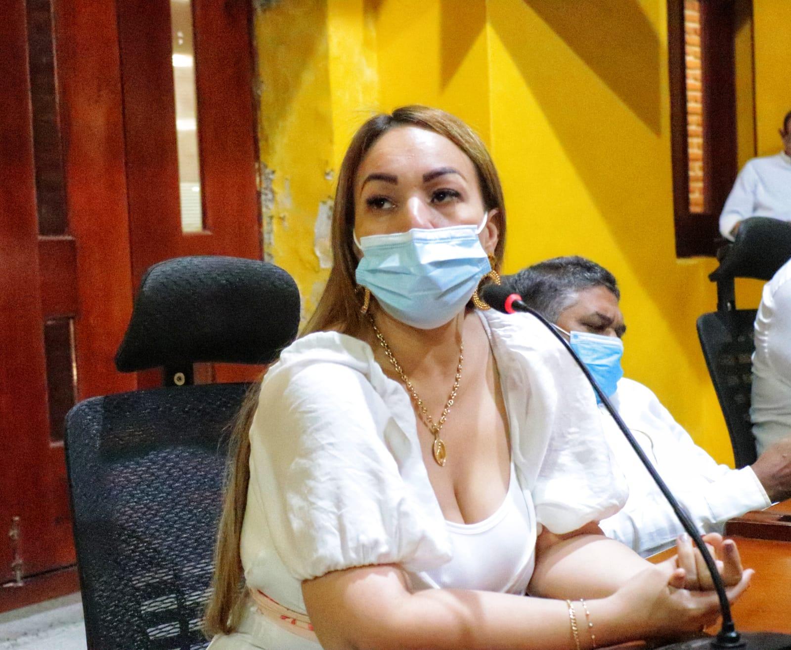 GLORIA ESTRADA CONCEJAL MANOS