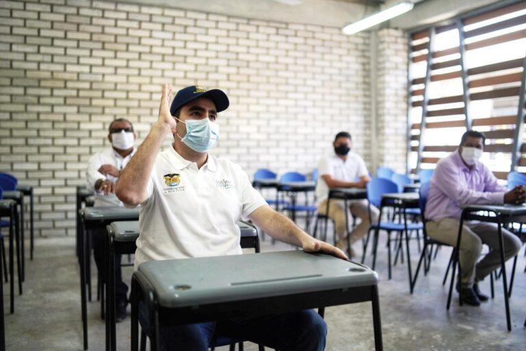GOBERNADOR EN EL AULA