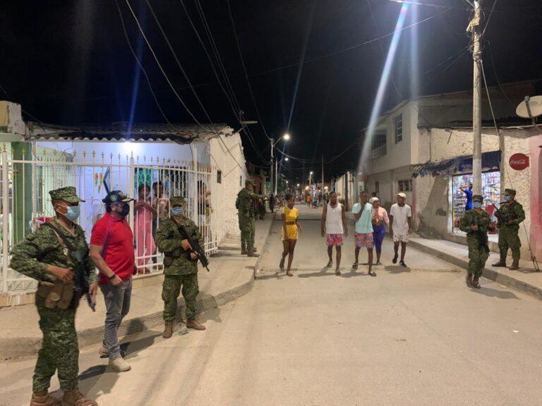 SOLDADOS EN LA CALLE