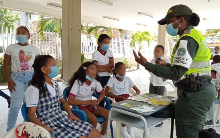 NIÑOS Y POLICIA