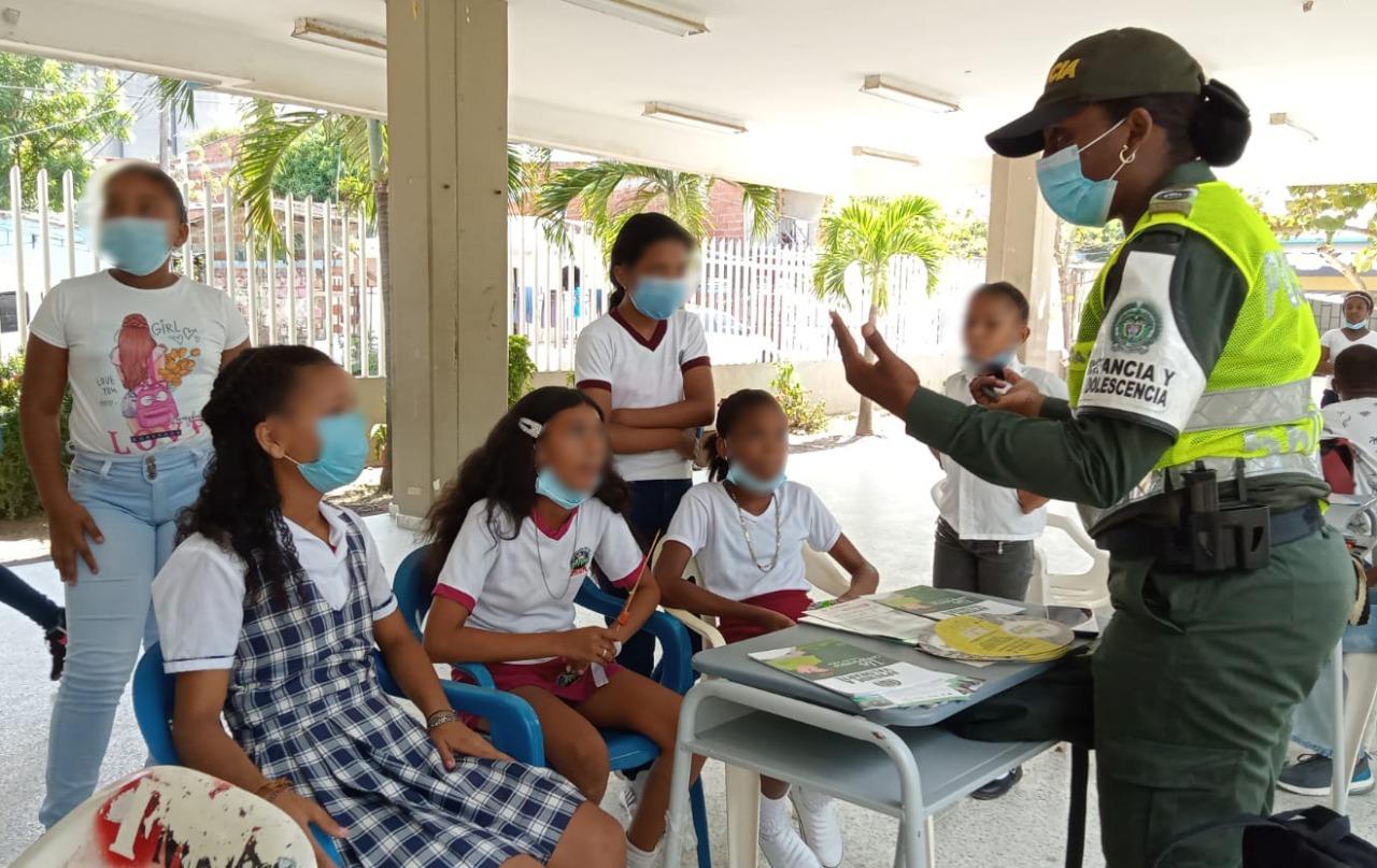 NIÑOS Y POLICIA