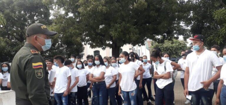 POLICIA Y JOVENES