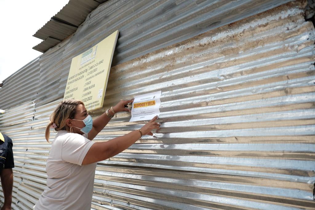 SUSPENDEN OBRAS