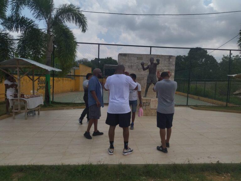 PAMBELE ESTATUA