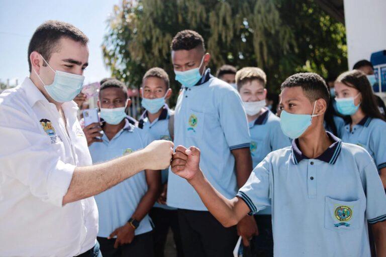 GOBERNADOR Y EL PELAO