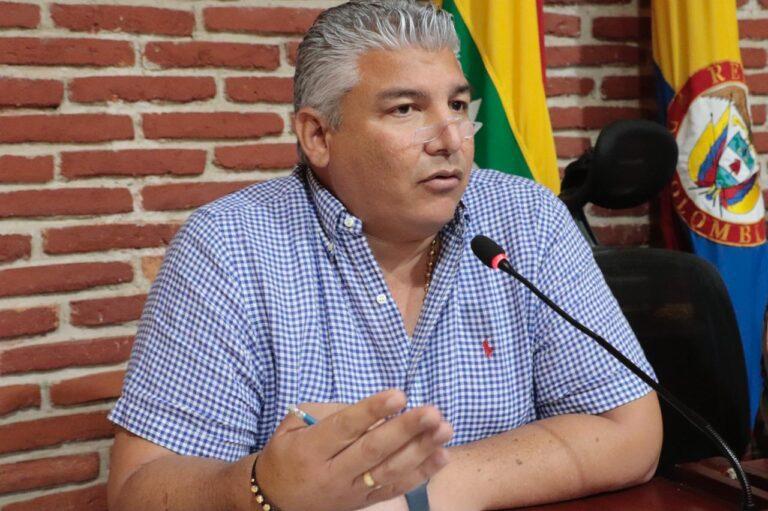 OSCAR-MARIN-CON-LAS-MANOS