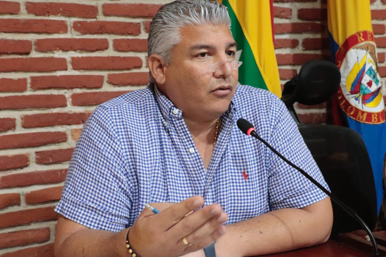 OSCAR-MARIN-CON-LAS-MANOS