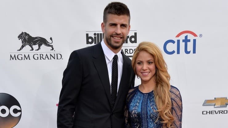 PIQUE Y SHAKIRA EN LA ALFOMBRA