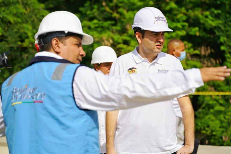 blel mirando la obra