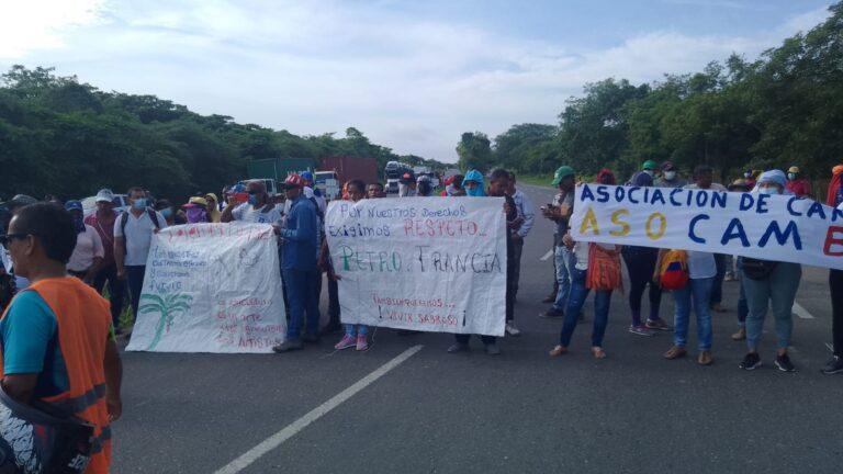 CAMPESINOS EN LA VIA