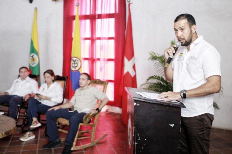 EN LA FOTO ESTÁ ANGELO