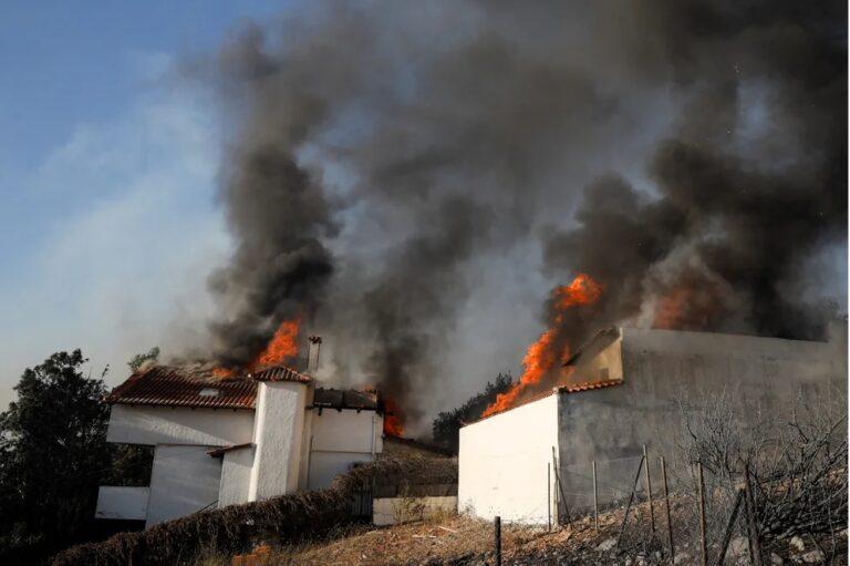 INCENDIO EN ATENAS