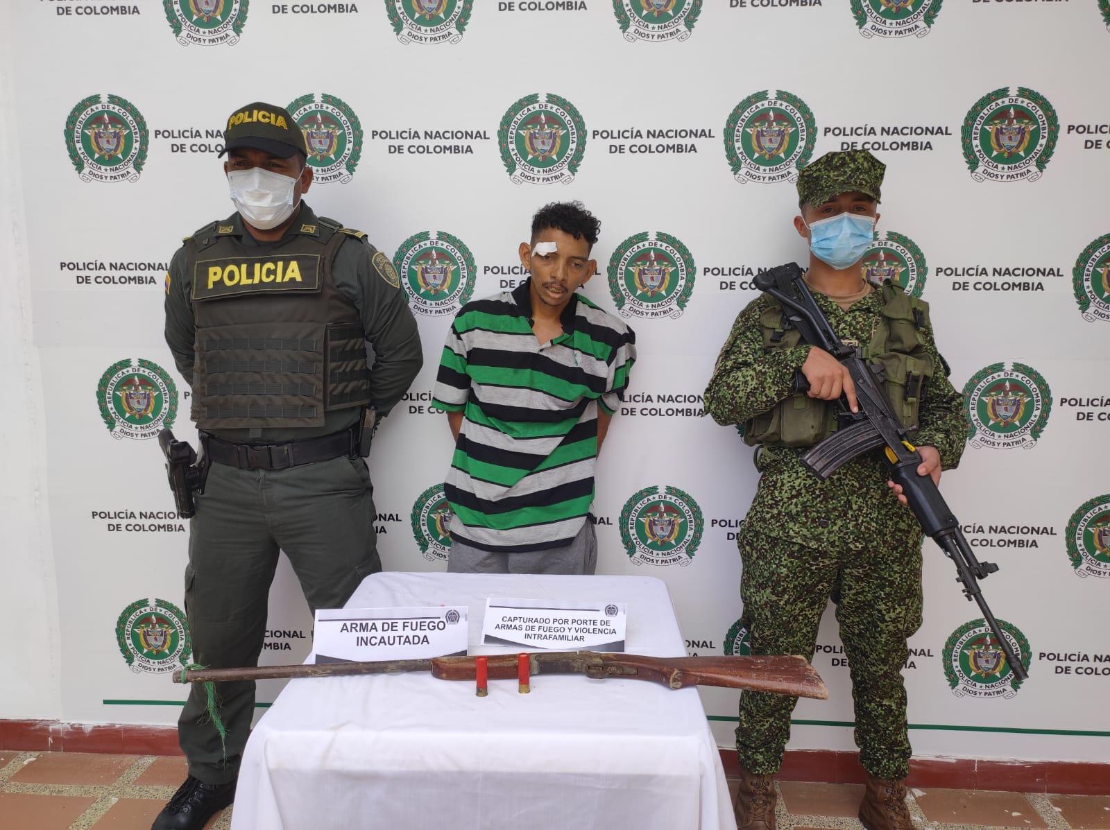 LO CAPTURAN POR PEGARLE A UNA MUJER