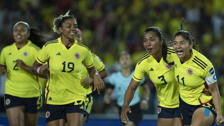 MUJERES Y FUTBOL