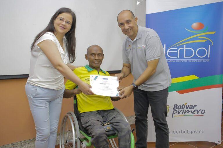 NIÑO EN SILLA DE RUEDAS CON PEDRO ALI