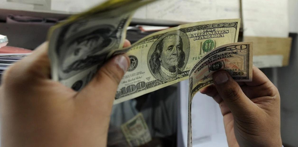 dolar falso