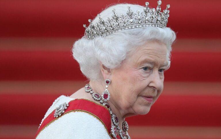 REINA ISABEL DE INGLATERRA