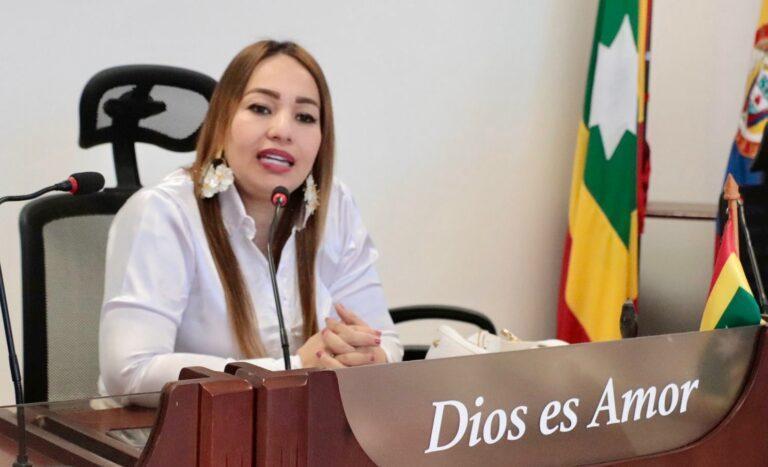 GLORIA ESTRADA DIOS ES AMOR