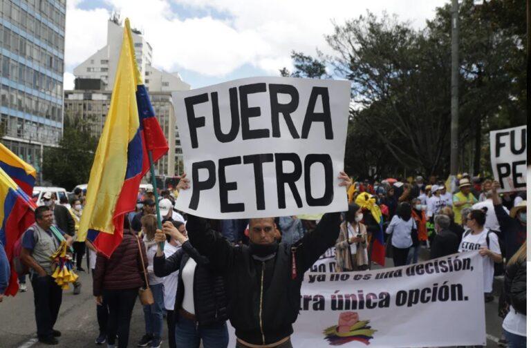 fuera petro
