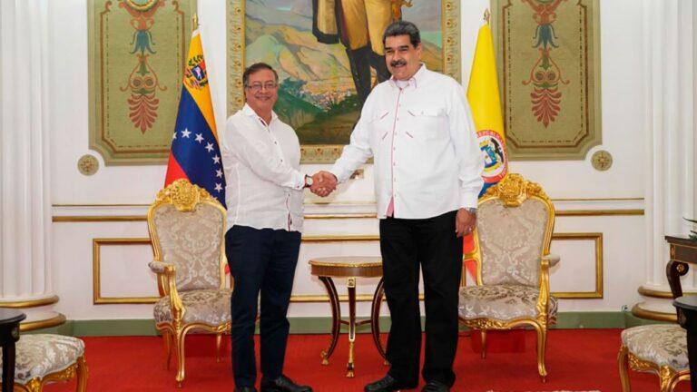 petro y maduro se dan la mano