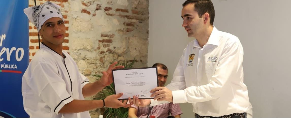 gobernador con diploma