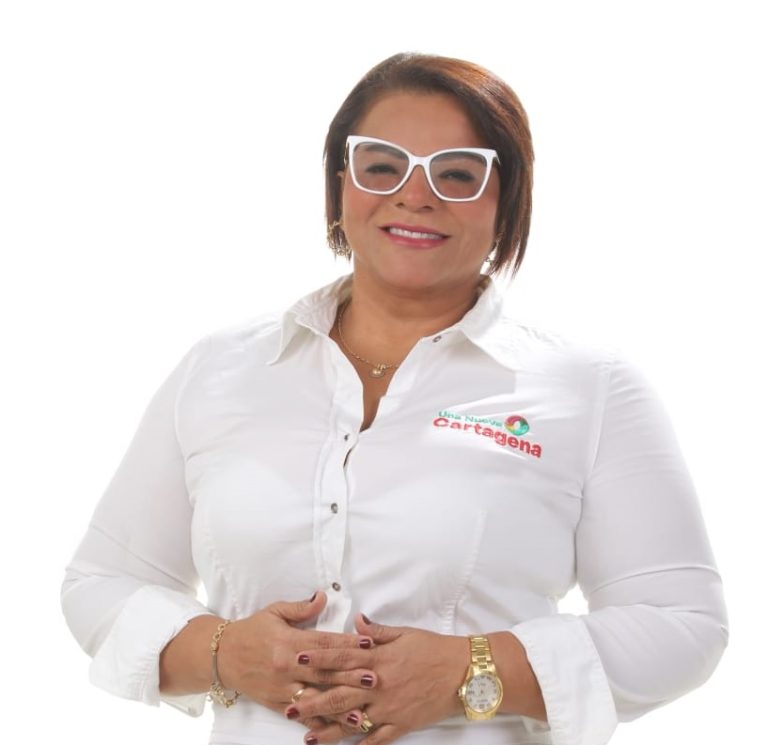 mujer con pantalones