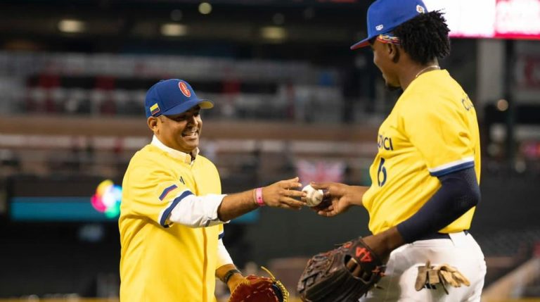 zambrano recibe la bola