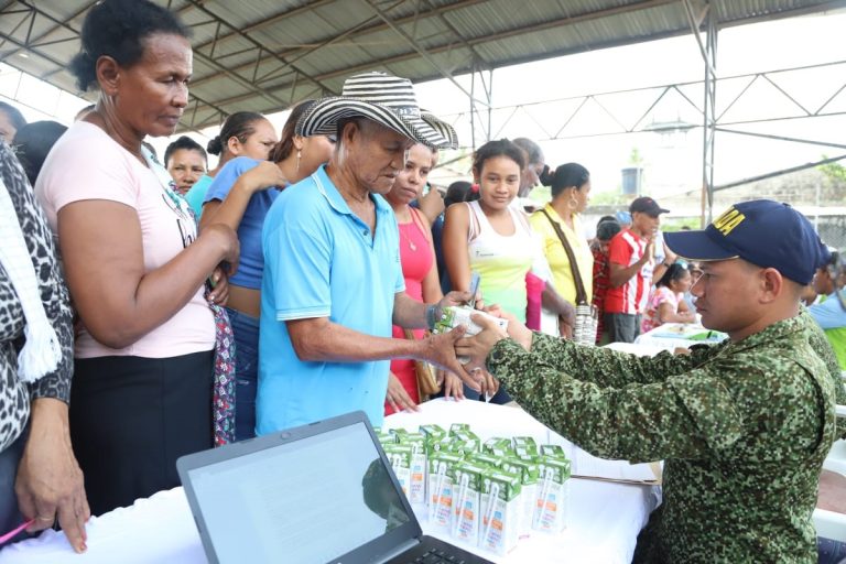 le entregan la dotacion