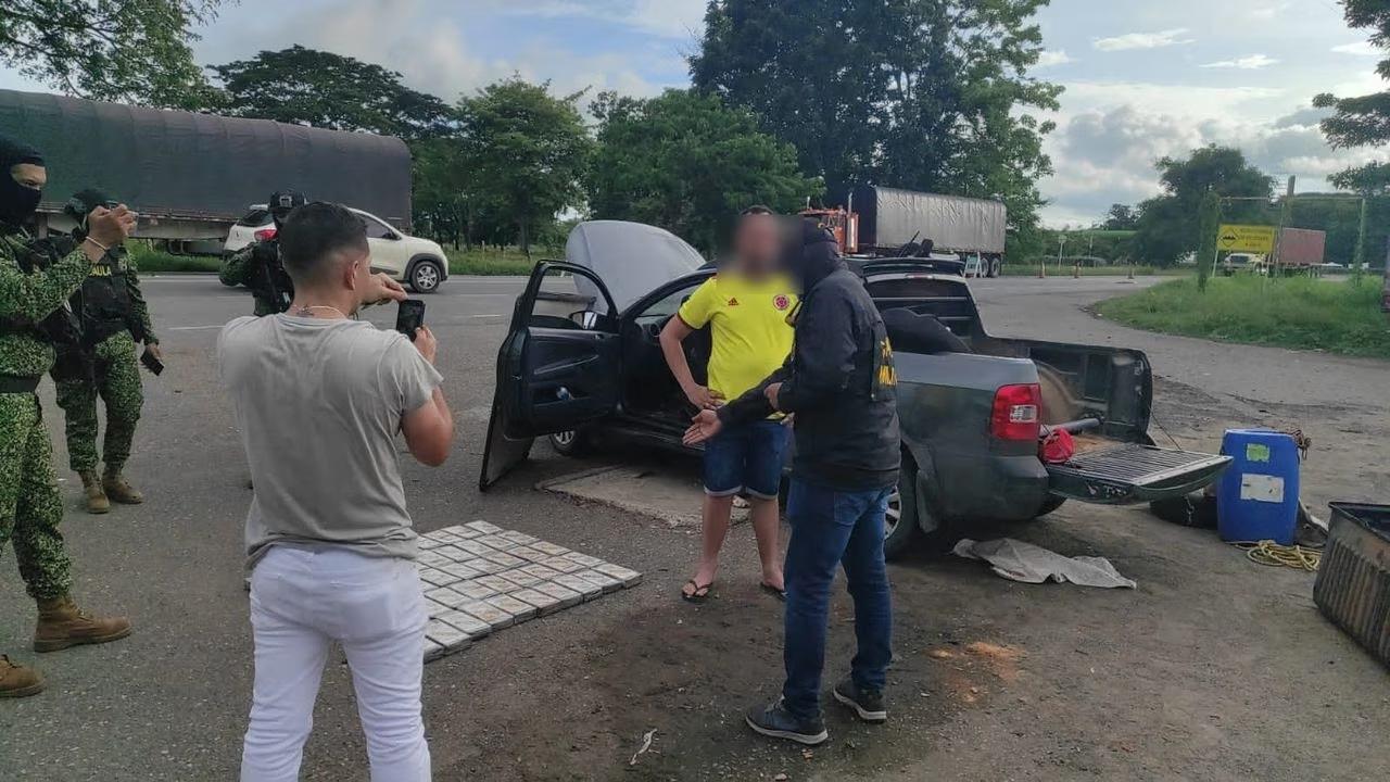 policia capturado con coca