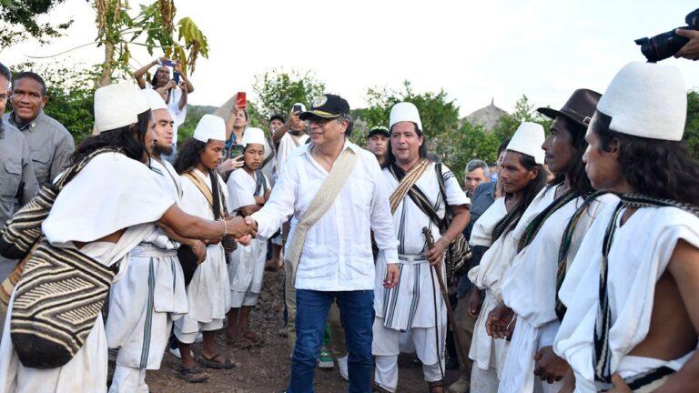 petro con los indios