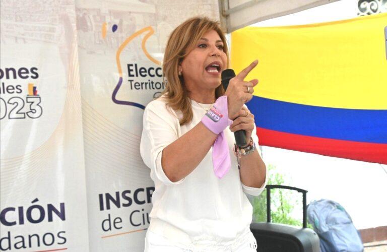 se inscribe claudia espinosa