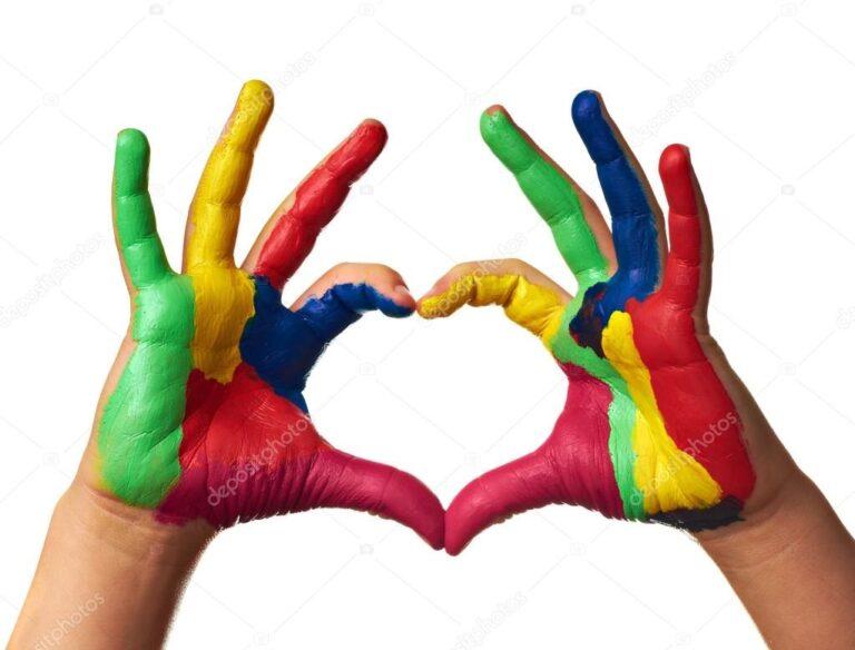 foto corazon manos niños