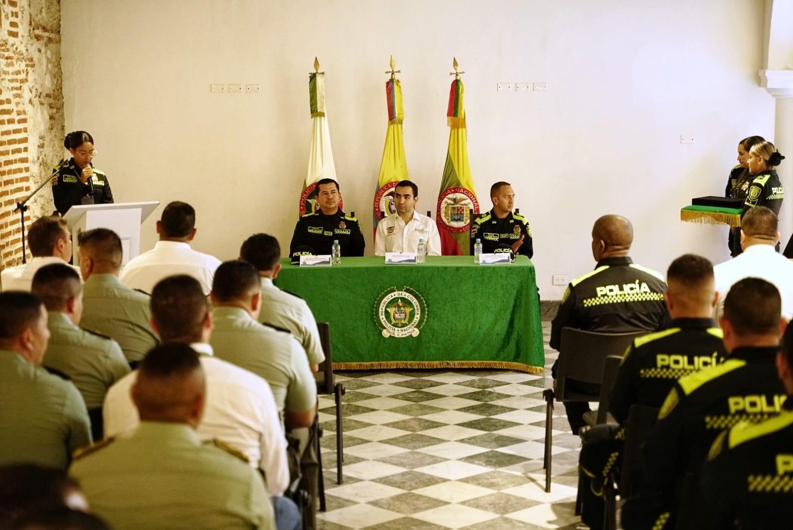 gobernador condecora policias