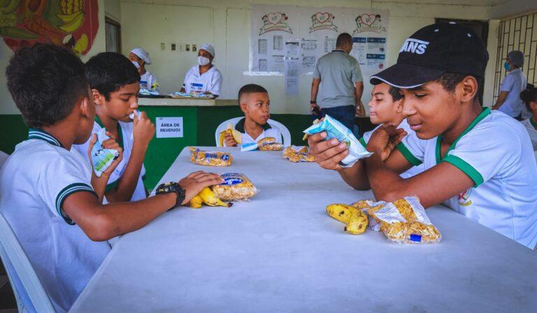 niños con la leche