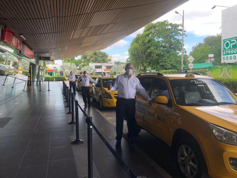 taxistas en el aeropuerto