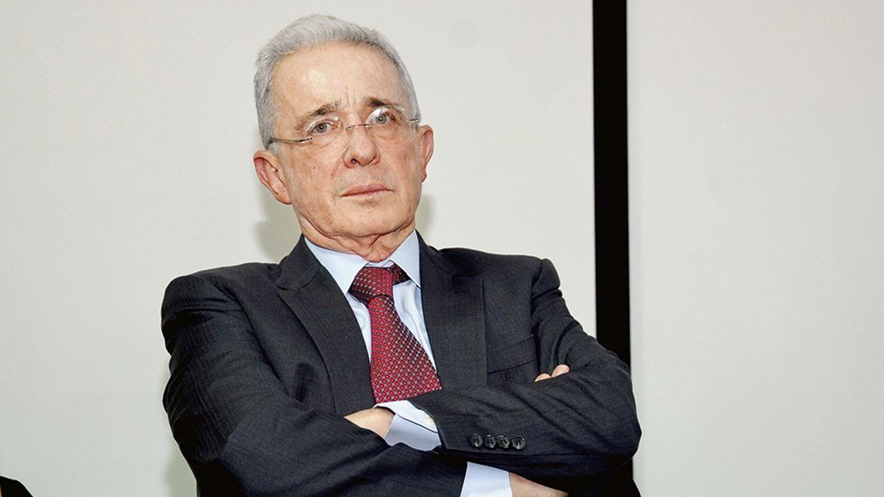 uribe acusa a santos