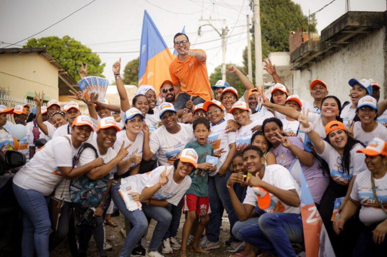 zaith en los hombros de la gente