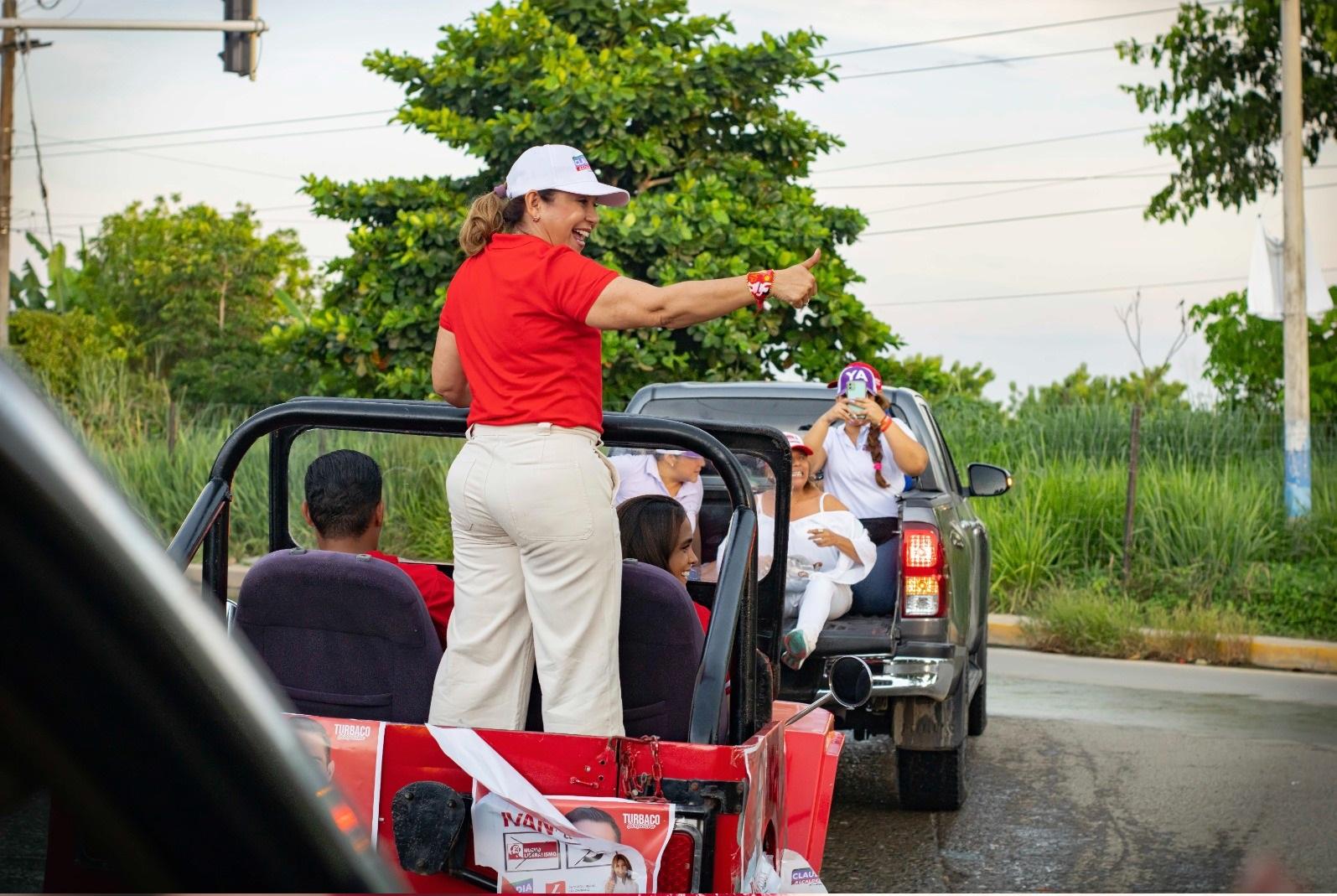 claudia en el jeep