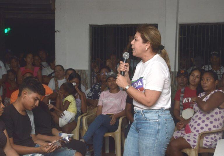 claudia espinosa hablando