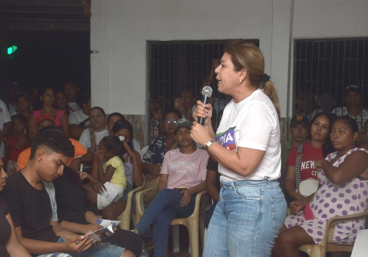 claudia espinosa hablando