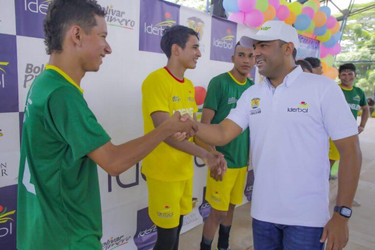 zambrano saludando